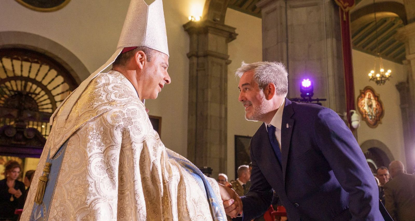 El presidente de Canarias y el obispo de Tenerife, en la misa por la Virgen de la Candelaria