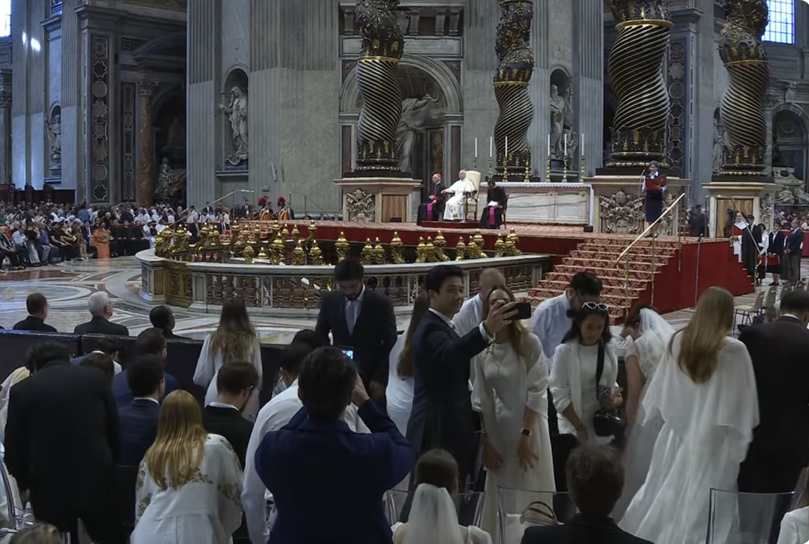 Parejas de novios en la audiencia del Papa