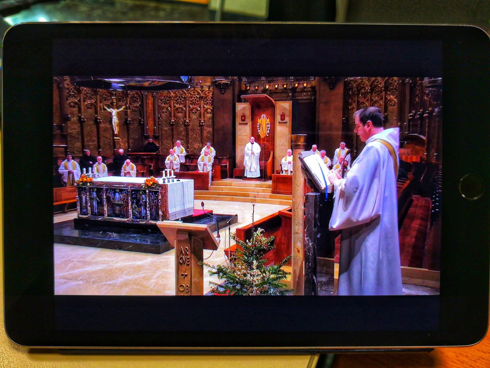 Misa retransmitida por via 'streaming'.