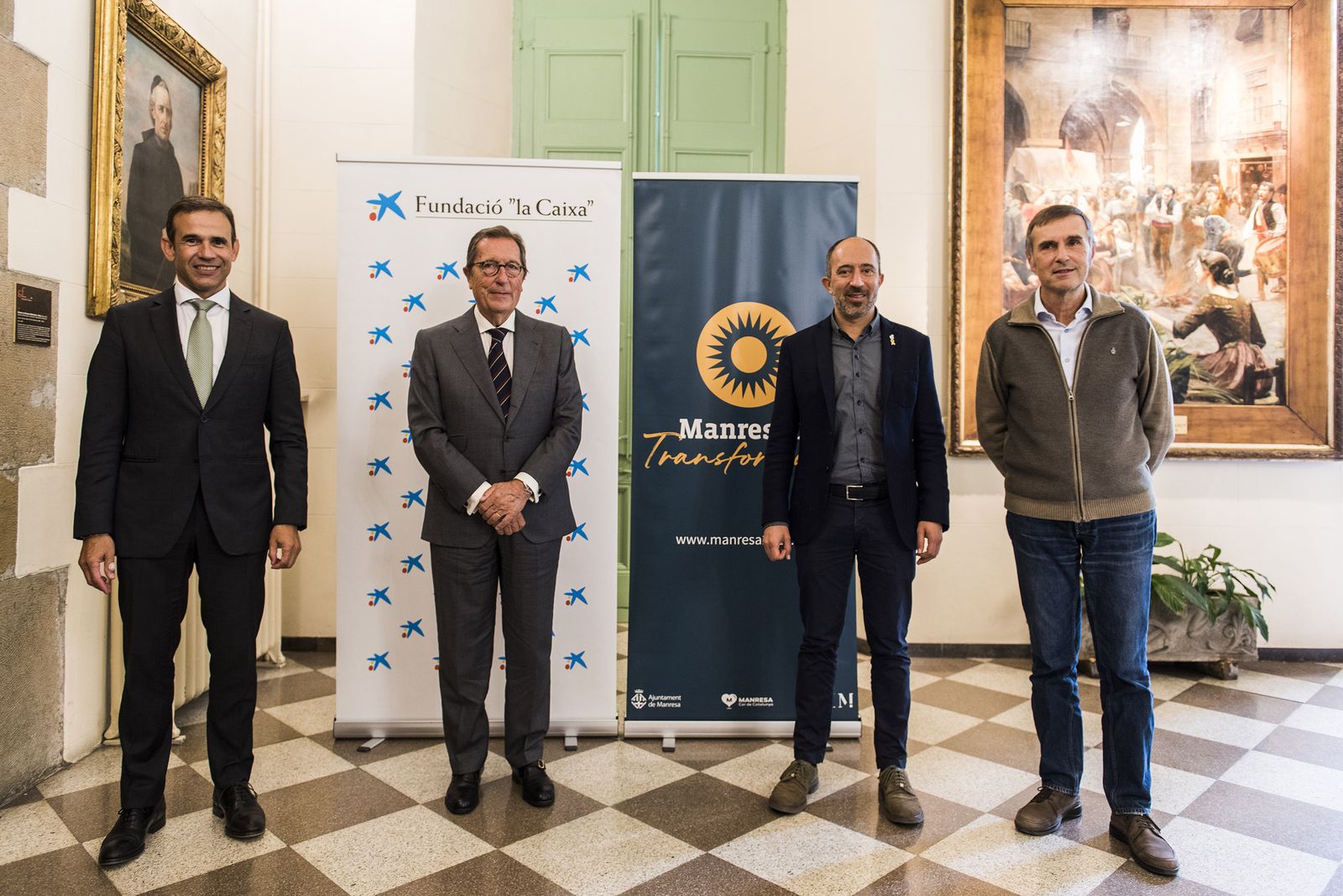 Representantes del ayuntamiento de Manresa y Fundación "la Caixa"