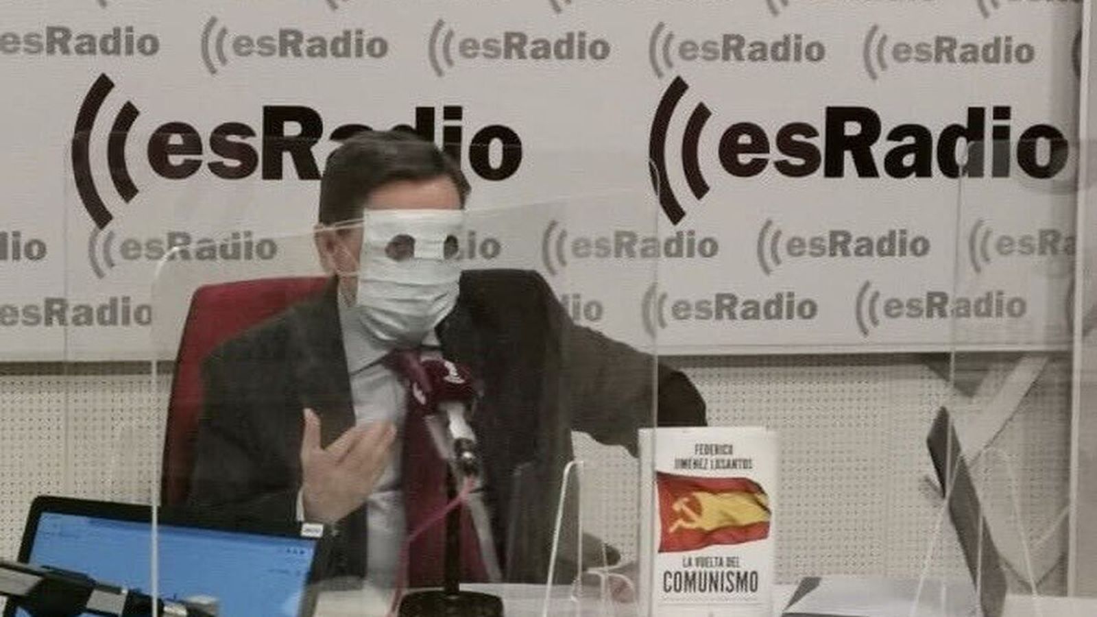 Jiménez Losantos, en una 'performance' en Es Radio