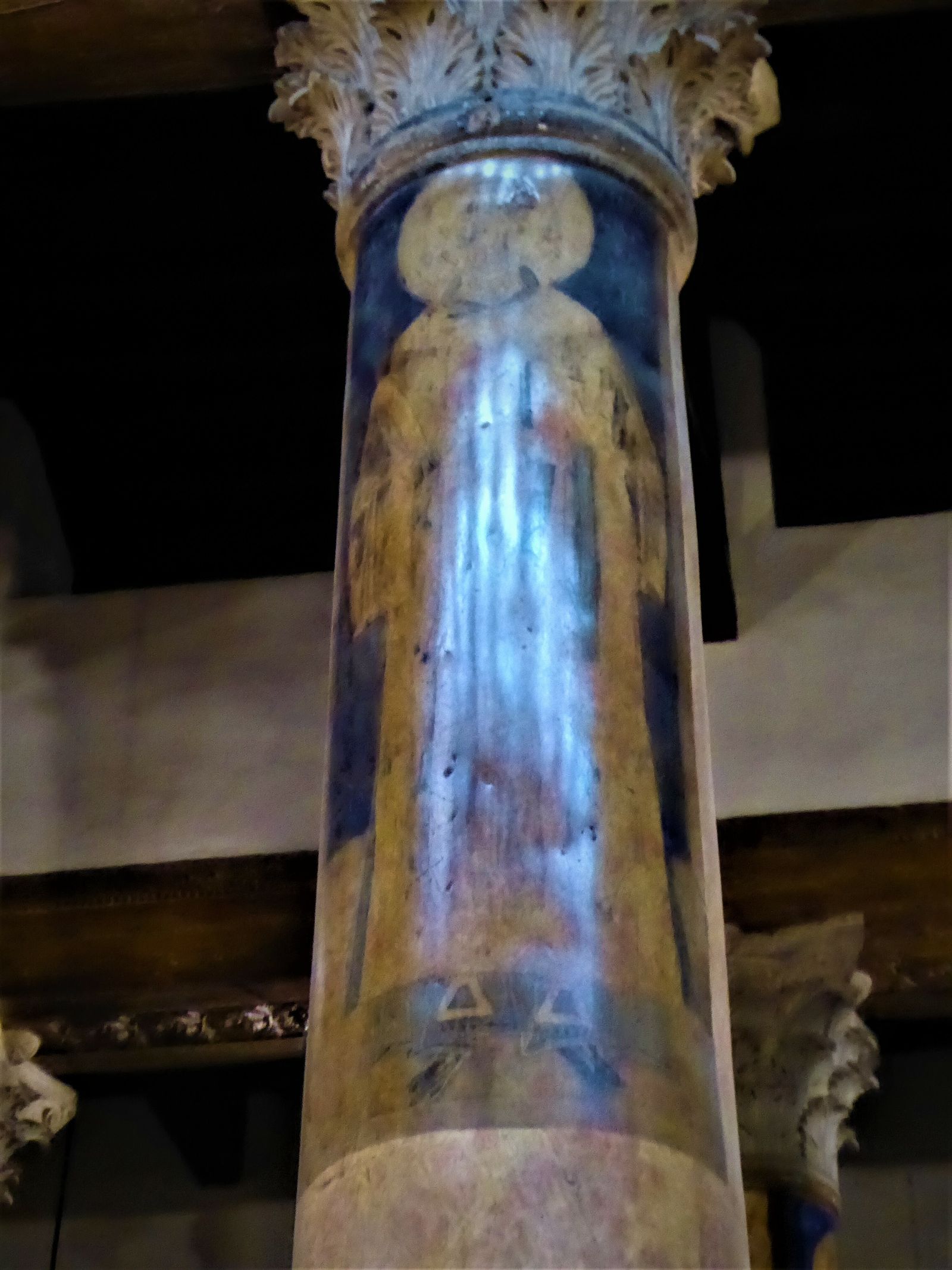 Columna de la Basílica de Belén con el santo mártir