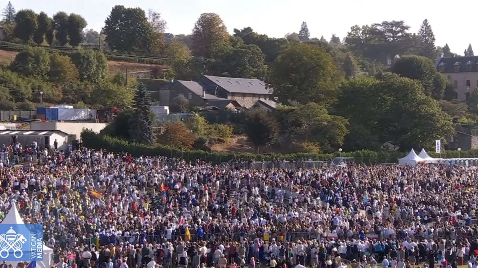 El Papa, perdido entre la multitud en Lourdes