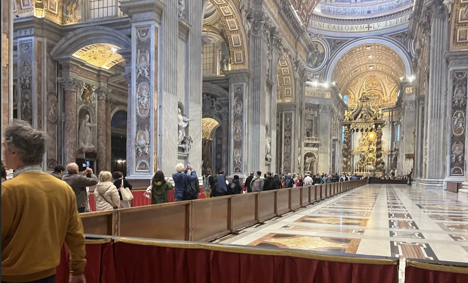 Colas para despedir a Francisco