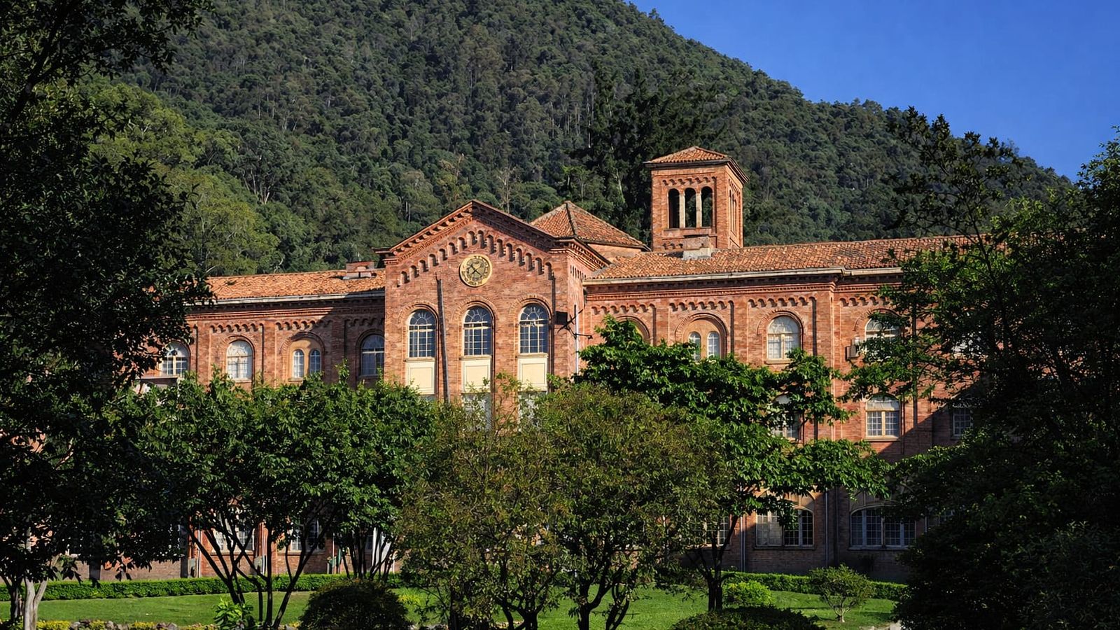 el seminario mayor sobre los cerros orientales de Bogota