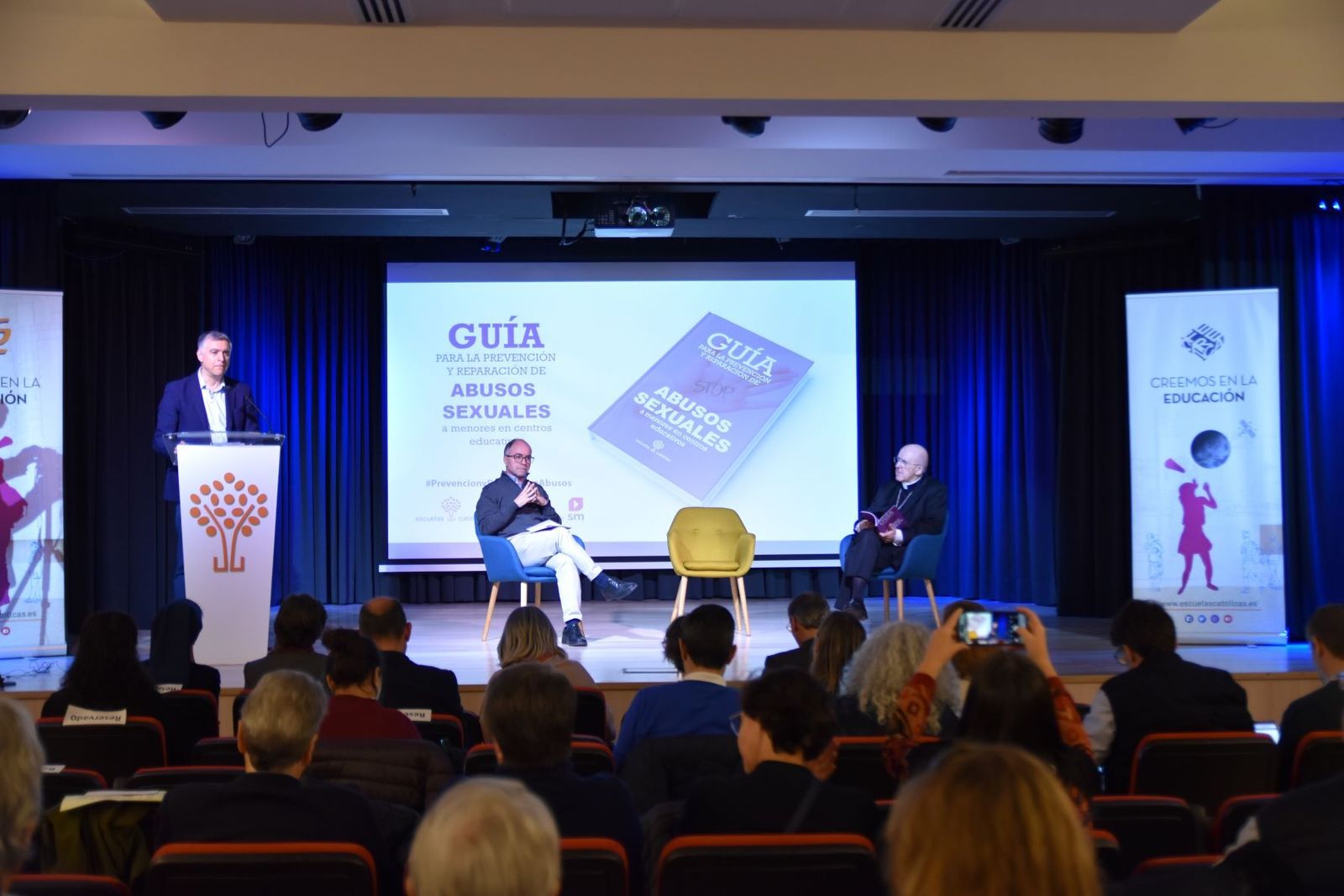 Osoro durante la presentación  de la Guía