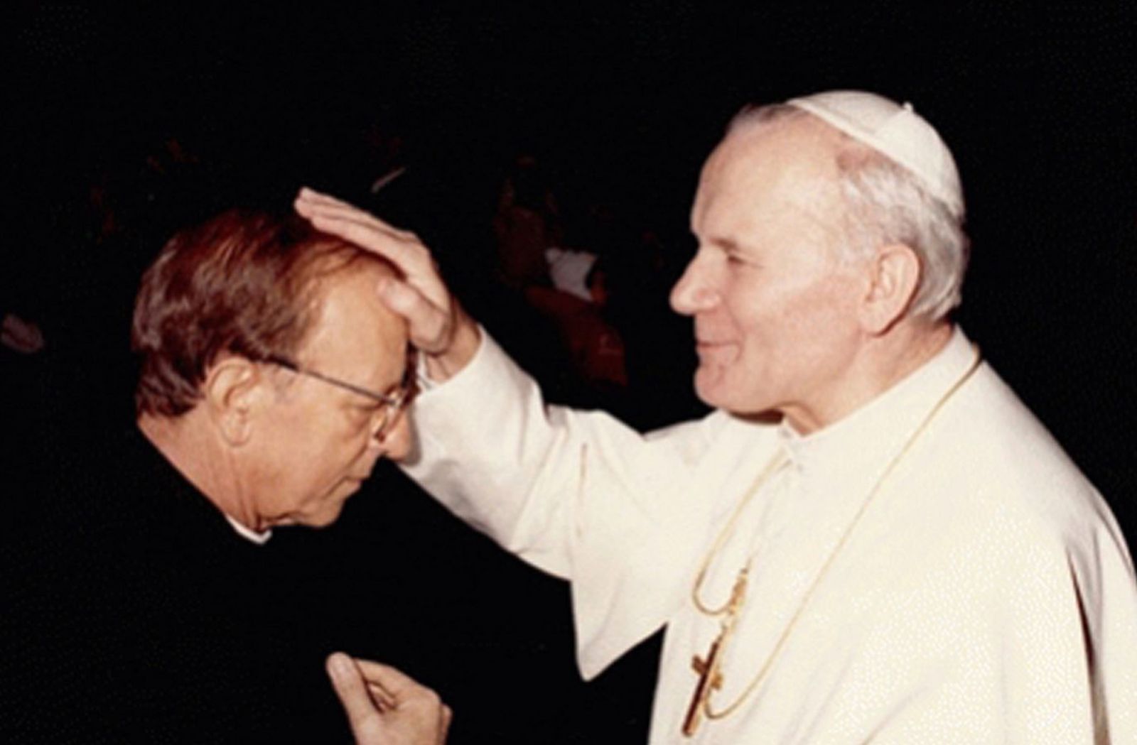 Juan Pablo II bendice a Marcial Maciel