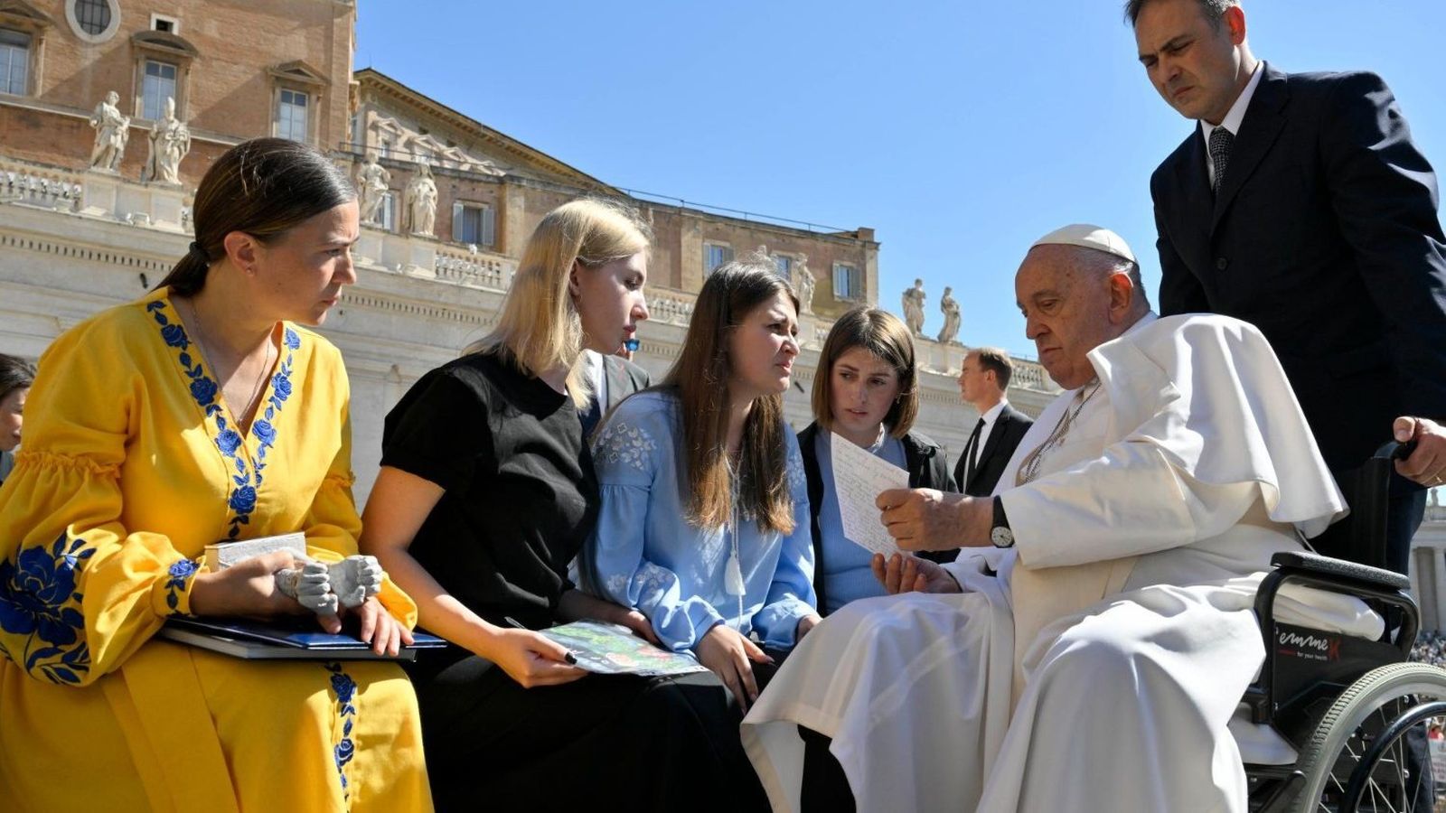 El Papa, con Tetyana, Tamara, Alla e Vialyetta