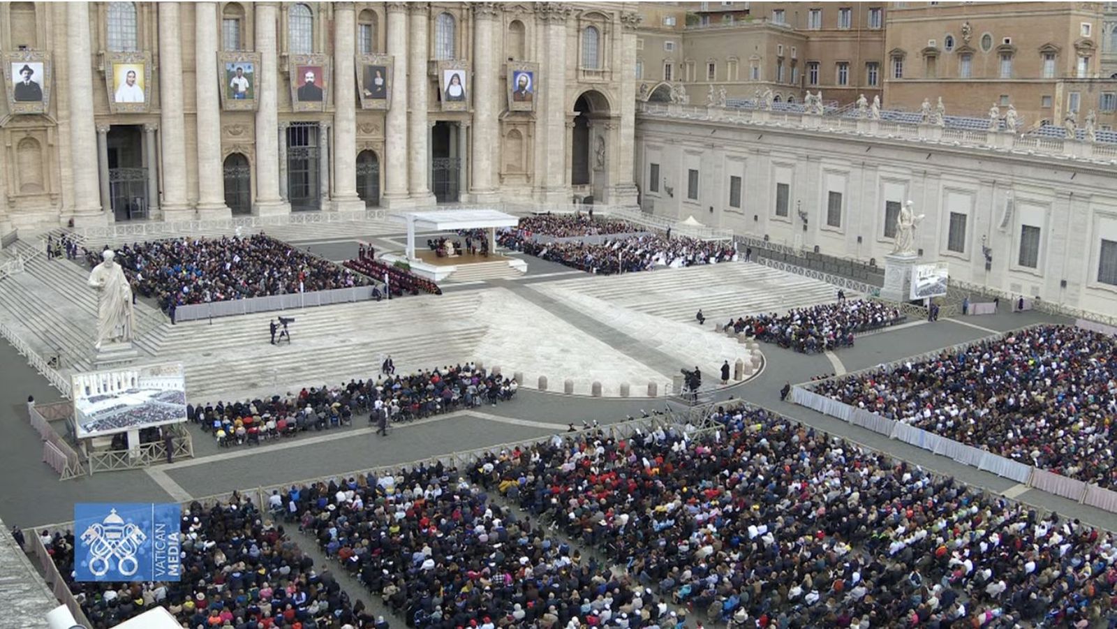 Fieles en la plaza de San Pedro durante la audiencia general