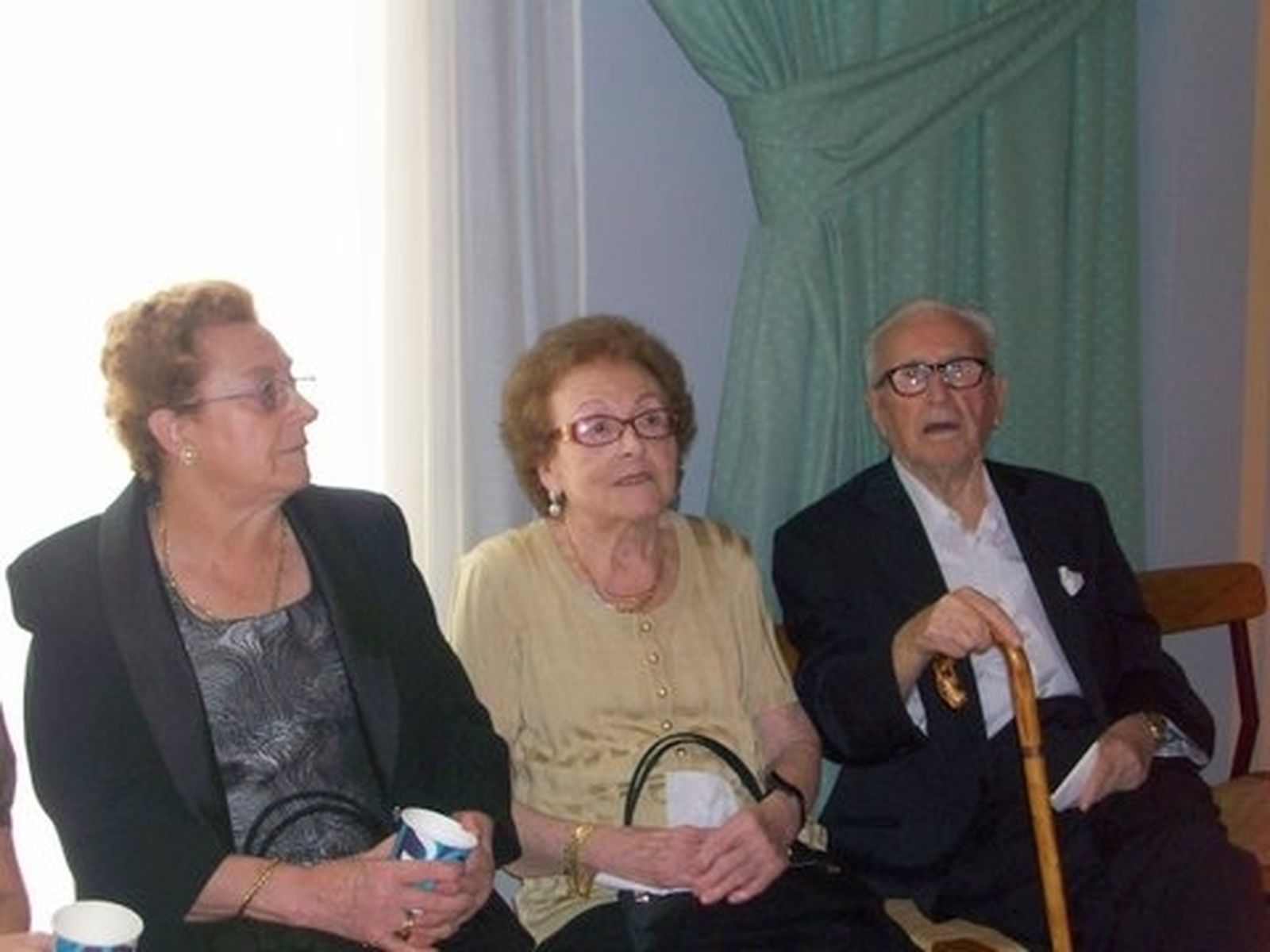 A la izquierda, mi tía con mis padres el día de mi ordenació presbiteral