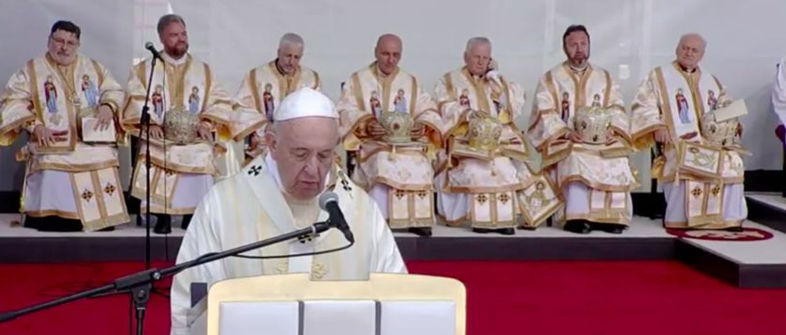 Francisco beatificó a los siete obispos greco-católicos en Blaj