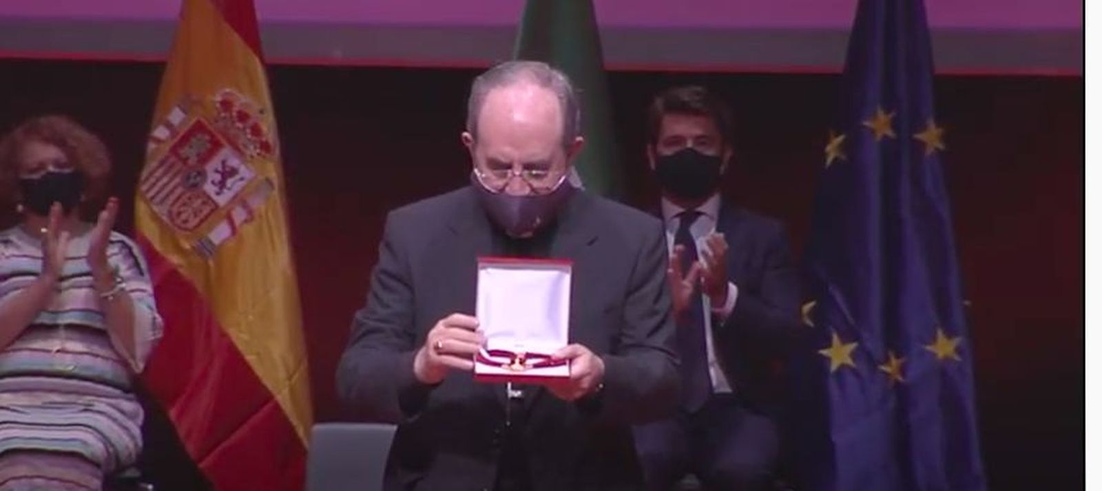 Asenjo recibe la distinción