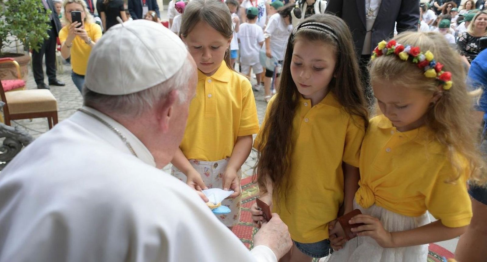 Papa y niñas ucranianas
