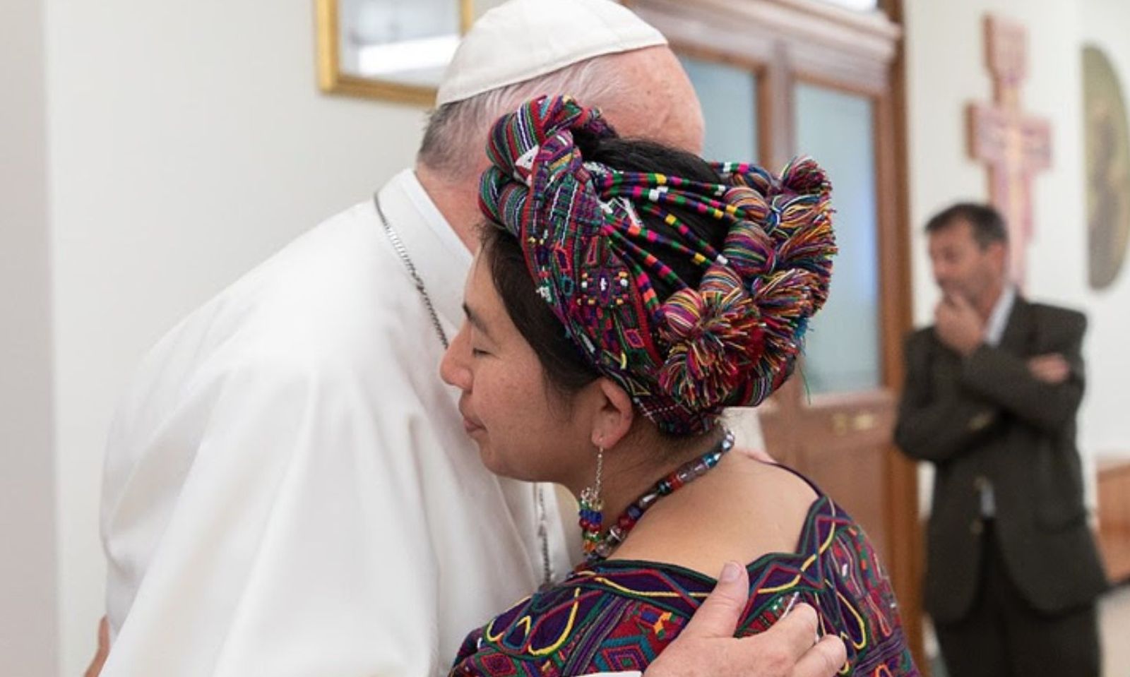 El Papa condena la violencia contra la mujer