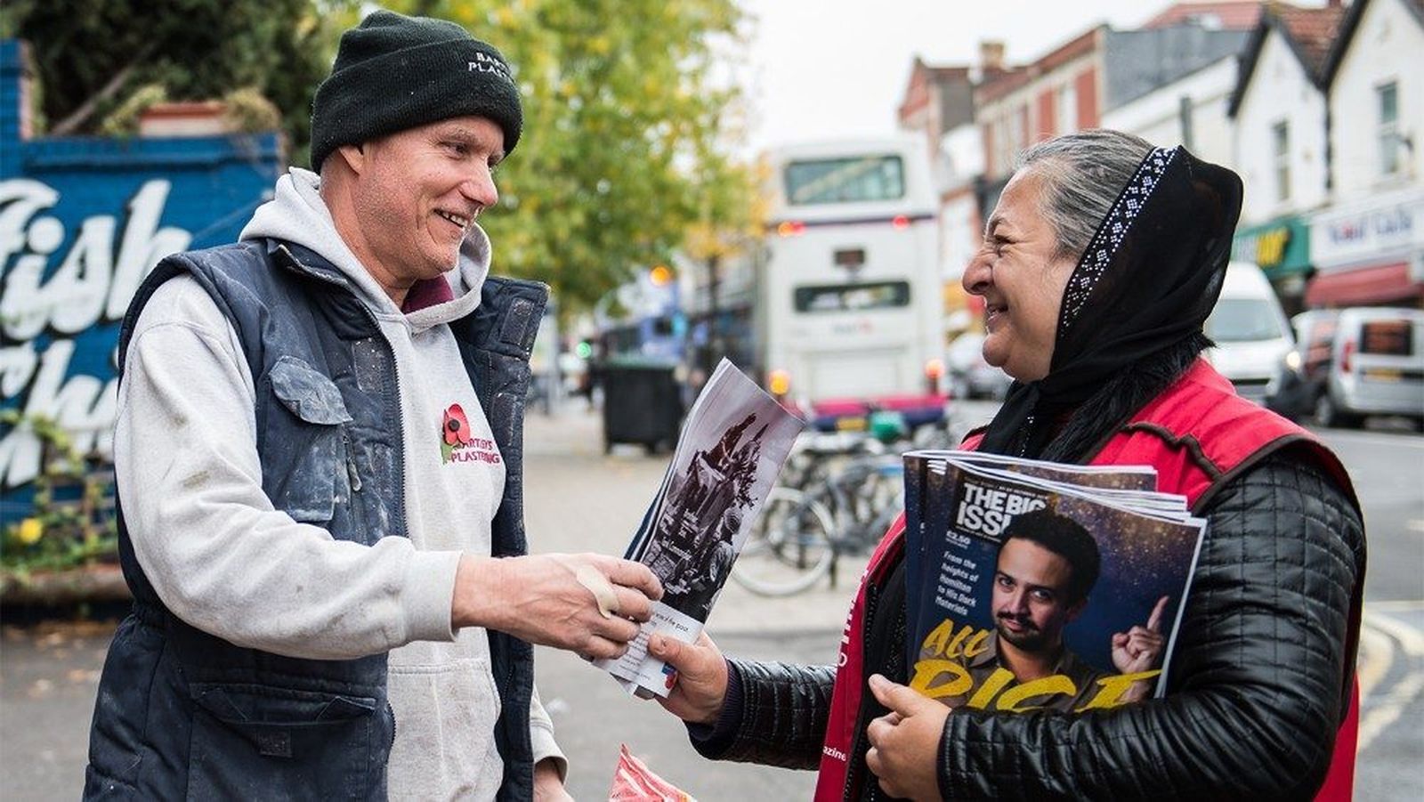 Reparto de prensa callejera