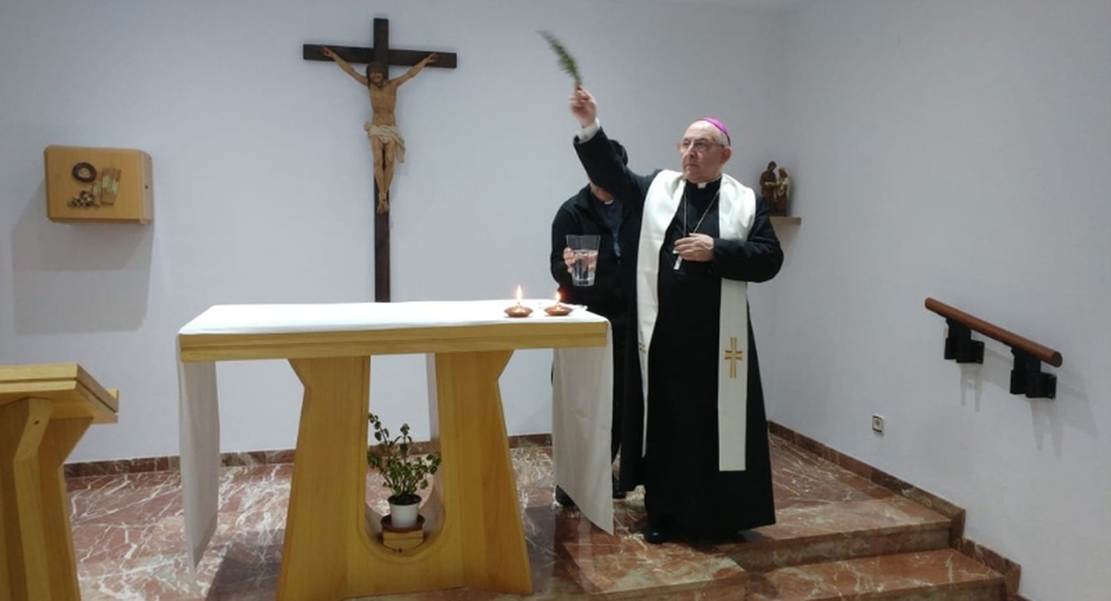 Casimiro López, obispo de Castellón, bendice la Residencia Mosén Sol