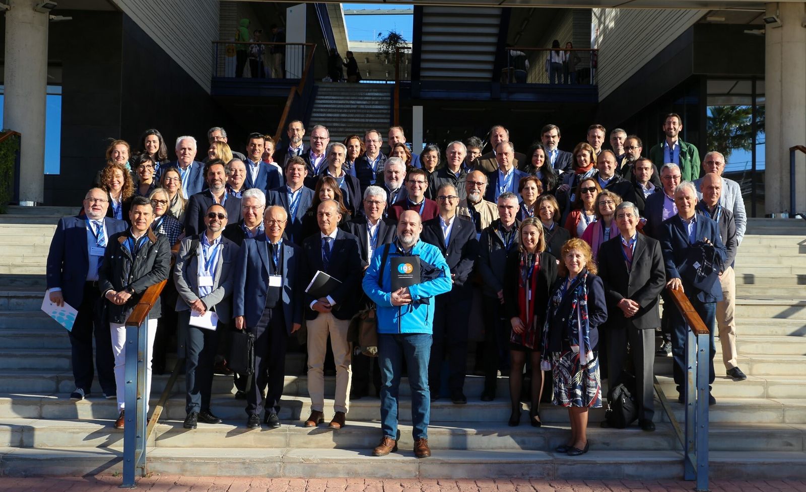Foto de familia con los rectores y representantes de los equipos directivos de las Universidades de Deusto, Pontificia de Comillas, Loyola, IQS, Esade, Centro Universitario Sagrada Familia (SAFA) e INEA, instituciones que conforman UNIJES
