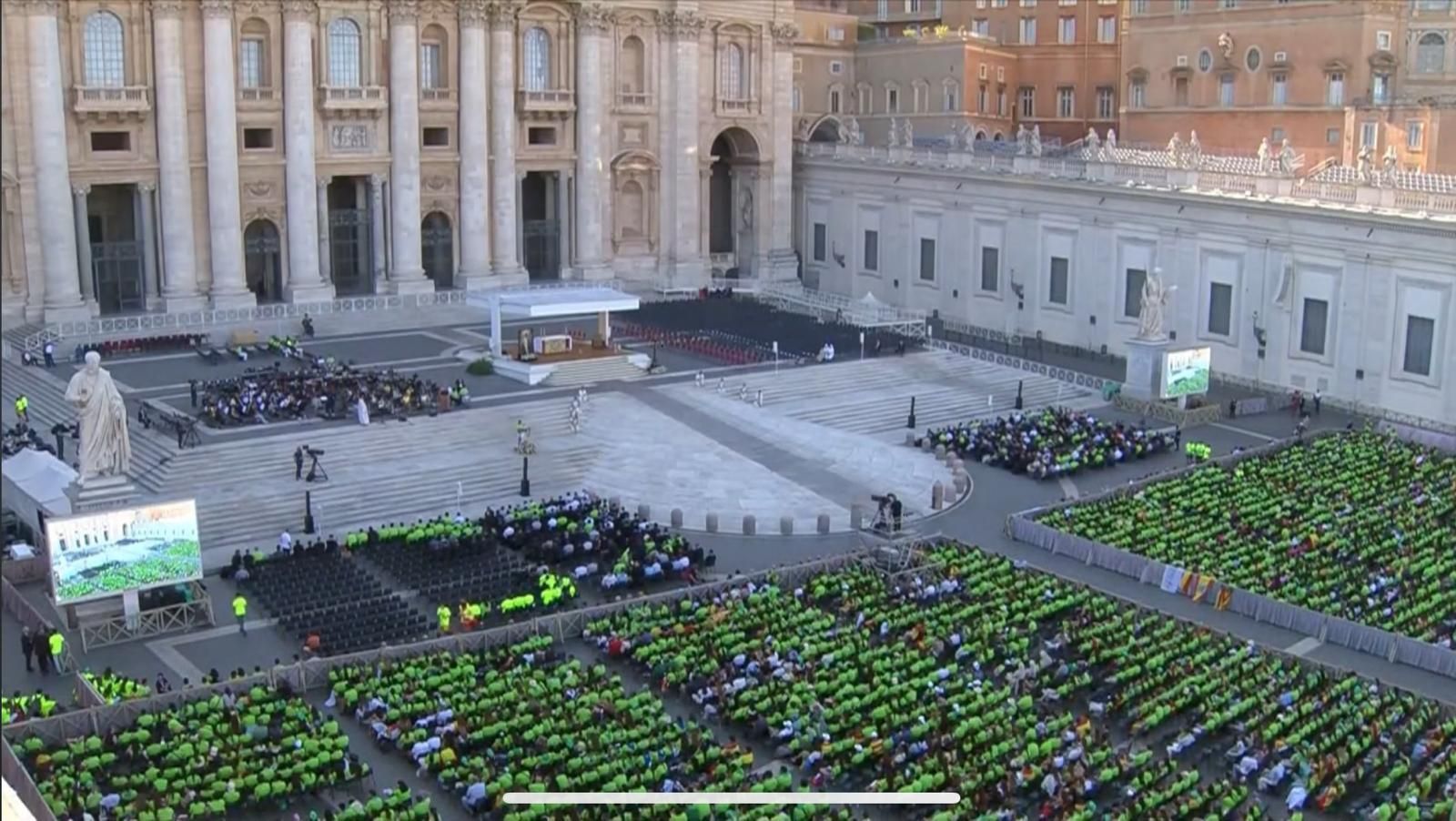 Miles de jóvenes españoles en Roma