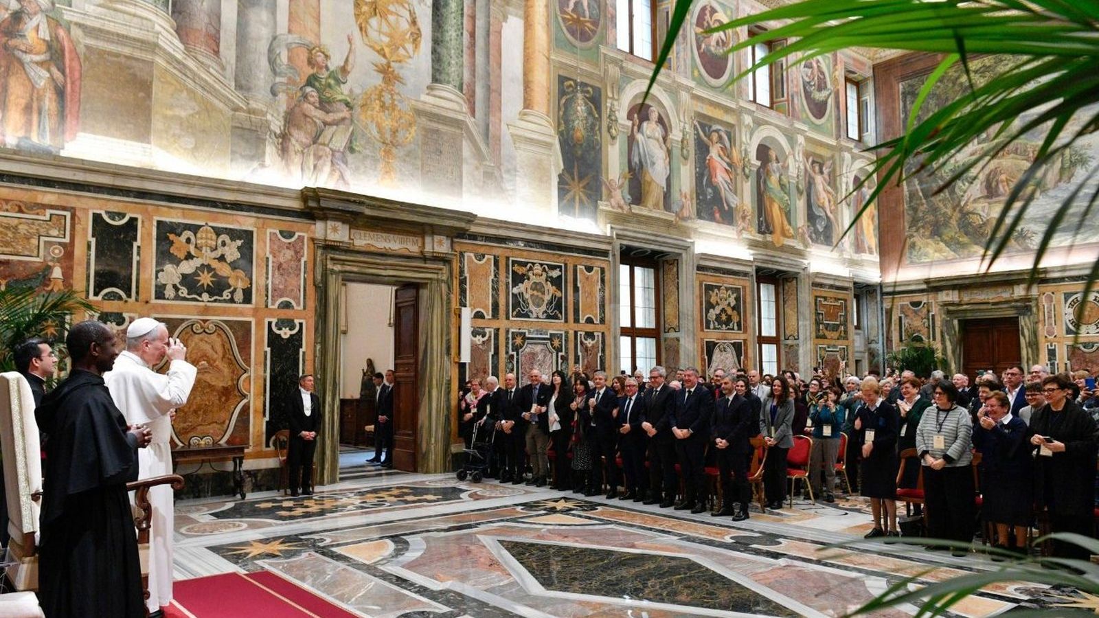 Encuentro del Papa con losparticipantes de la Cátedra de la Acogida