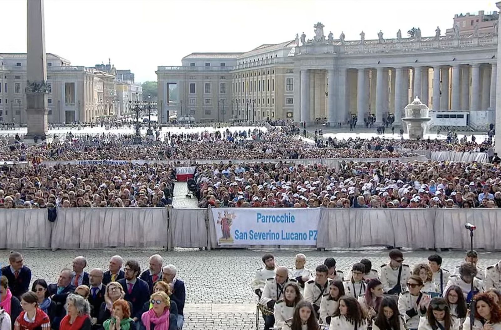 Fieles en San Pedro para la catequesis del Papa