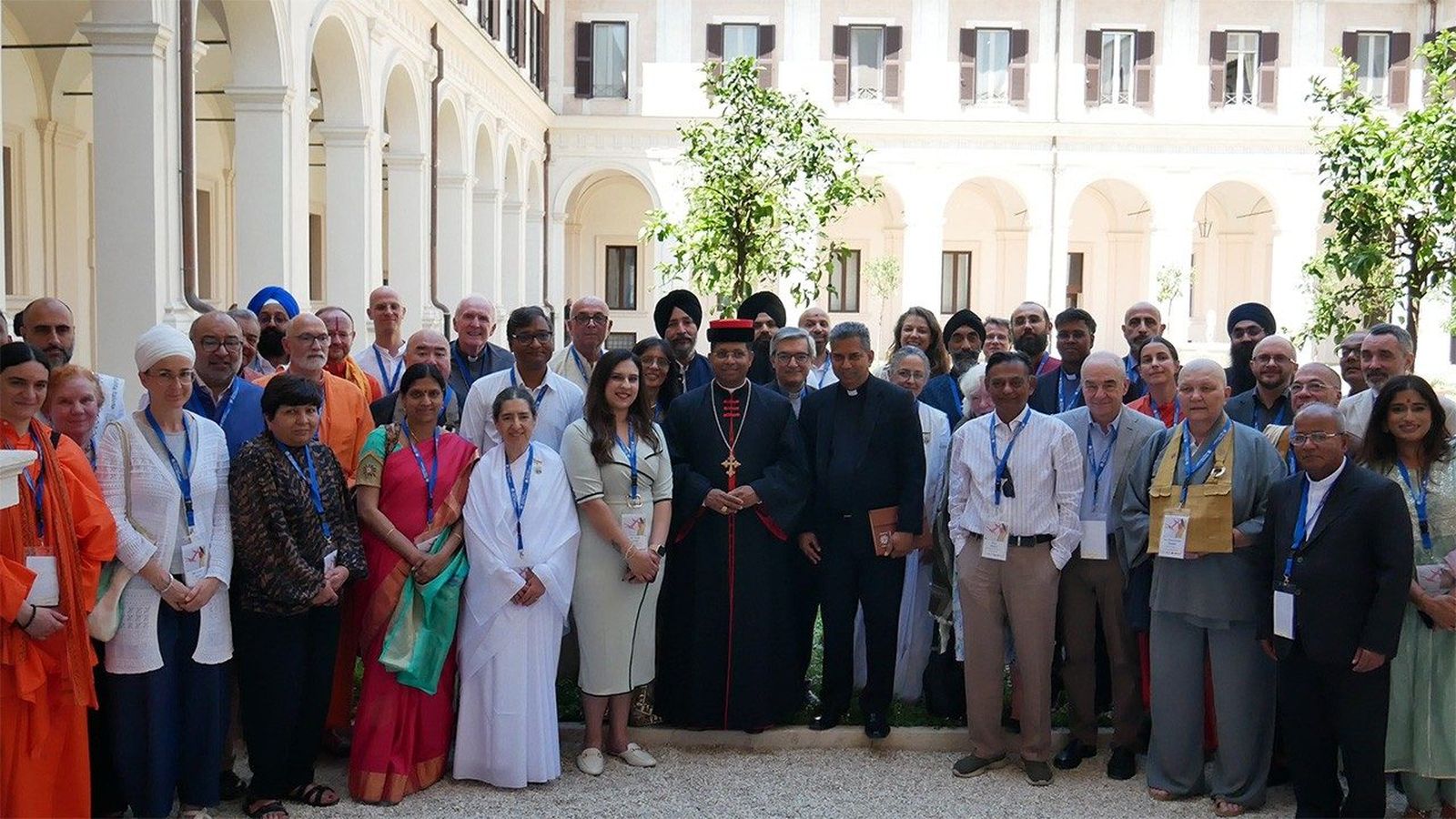 Kovaakad en el congreso en la Pontificia Universidad de Santo Tomás de Aquino en Roma