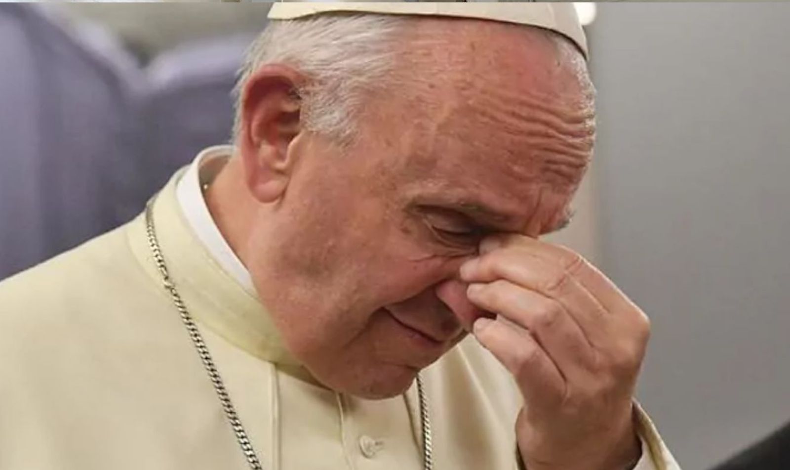 Papa Francisco debió pedir perdón al regresar al Vaticano luego de su errada visita a Chile