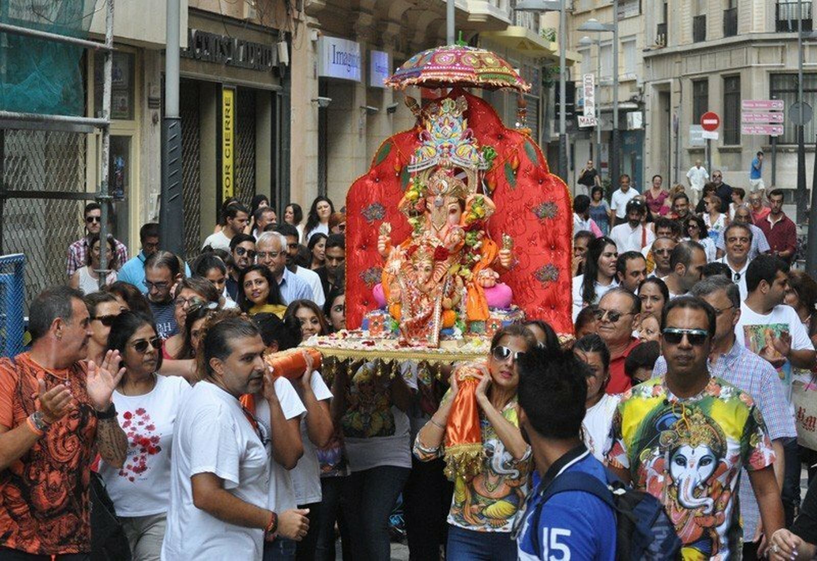 Imagen de Ganesh en la tradicional procesión de Ceuta