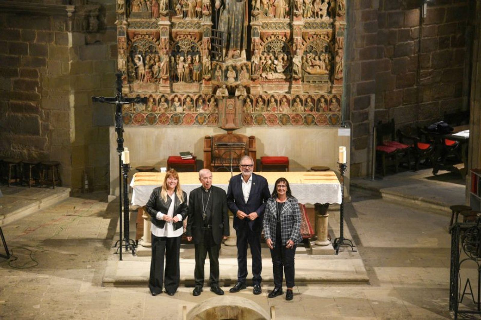 De iza a dcha, Natàlia Garriga, monseñor Salvador Giménez, Fèlix Larrosa, y Elisa Durán