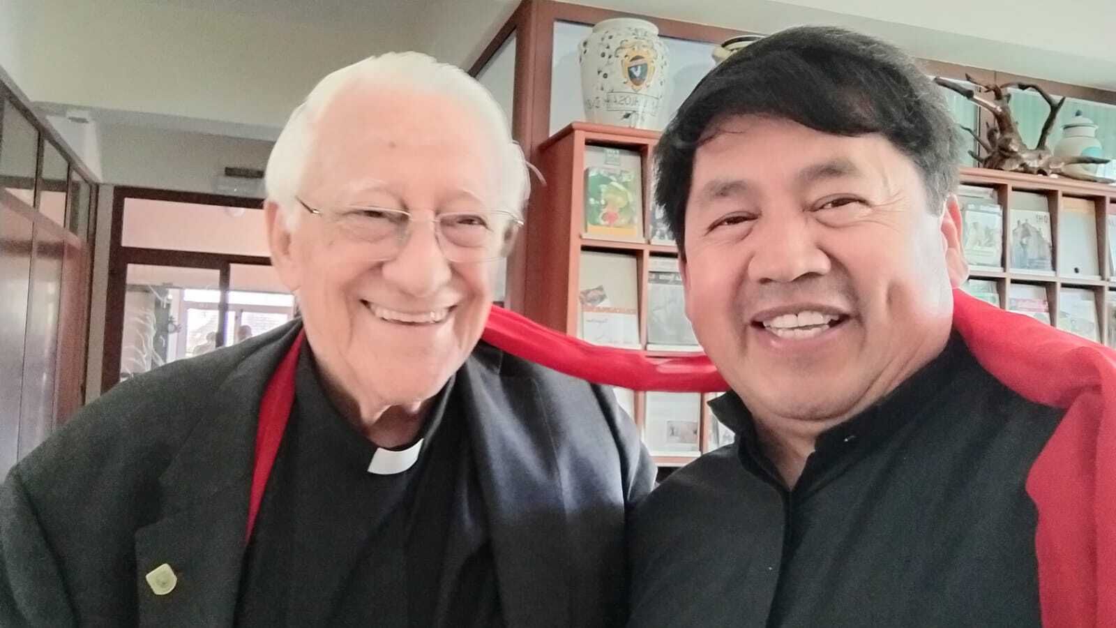 El padre Ángel, con Víctor