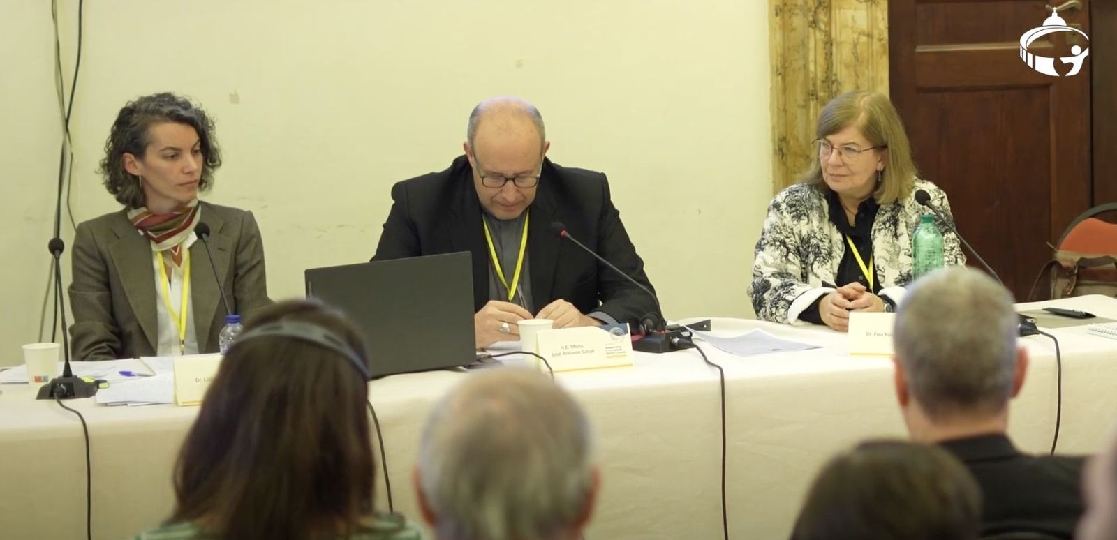 Satué, con Lydia Troya, durante el encuentro