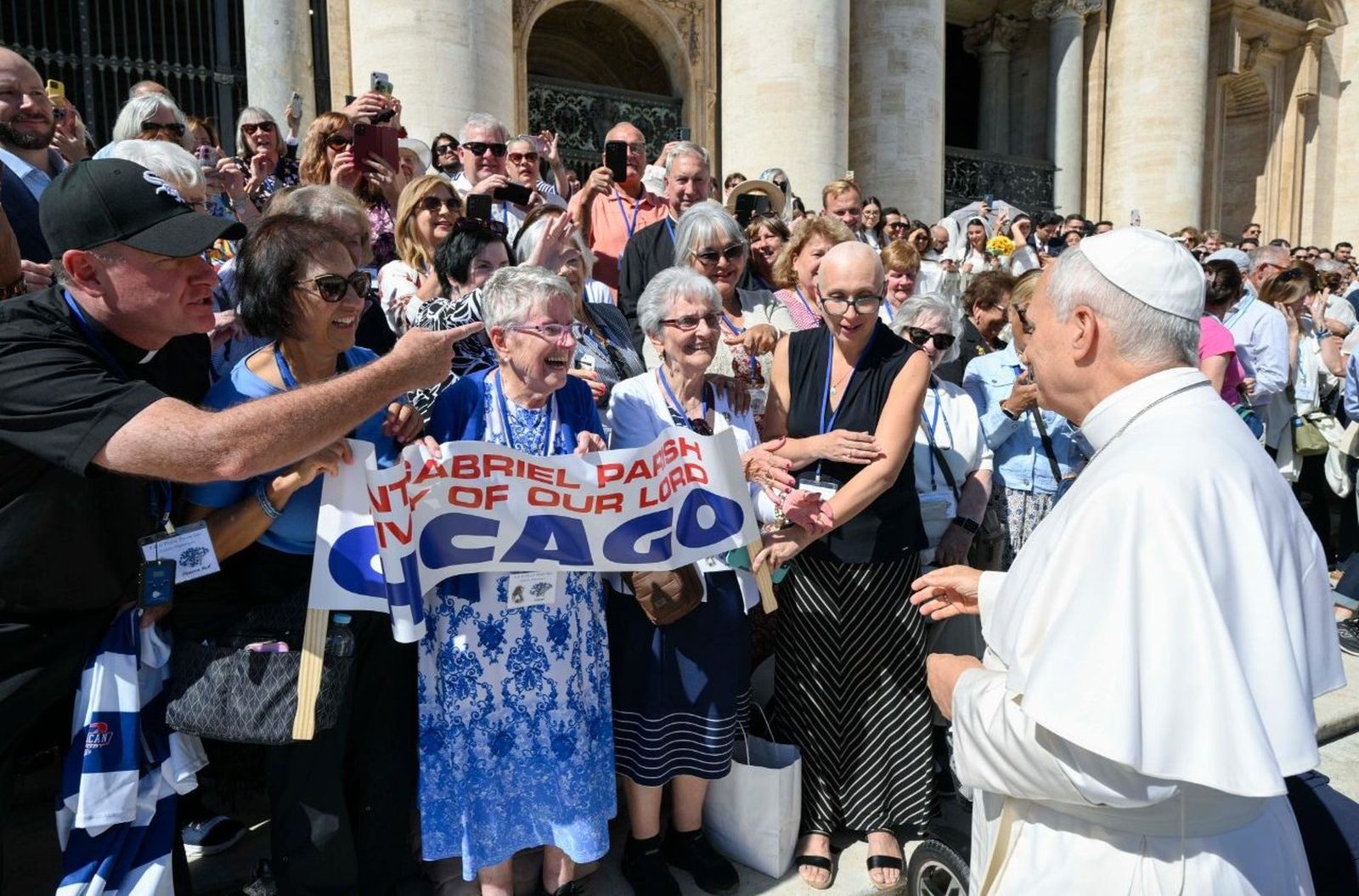 El Papa con su amiga Anne Russell, penúltima de la derecha.