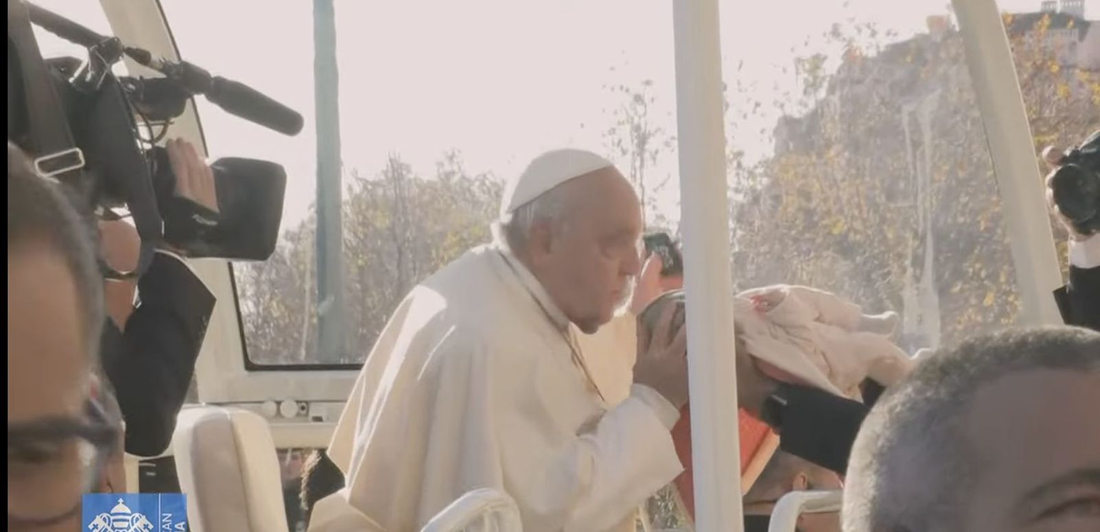 Francisco besó a un bebé en Ajaccio