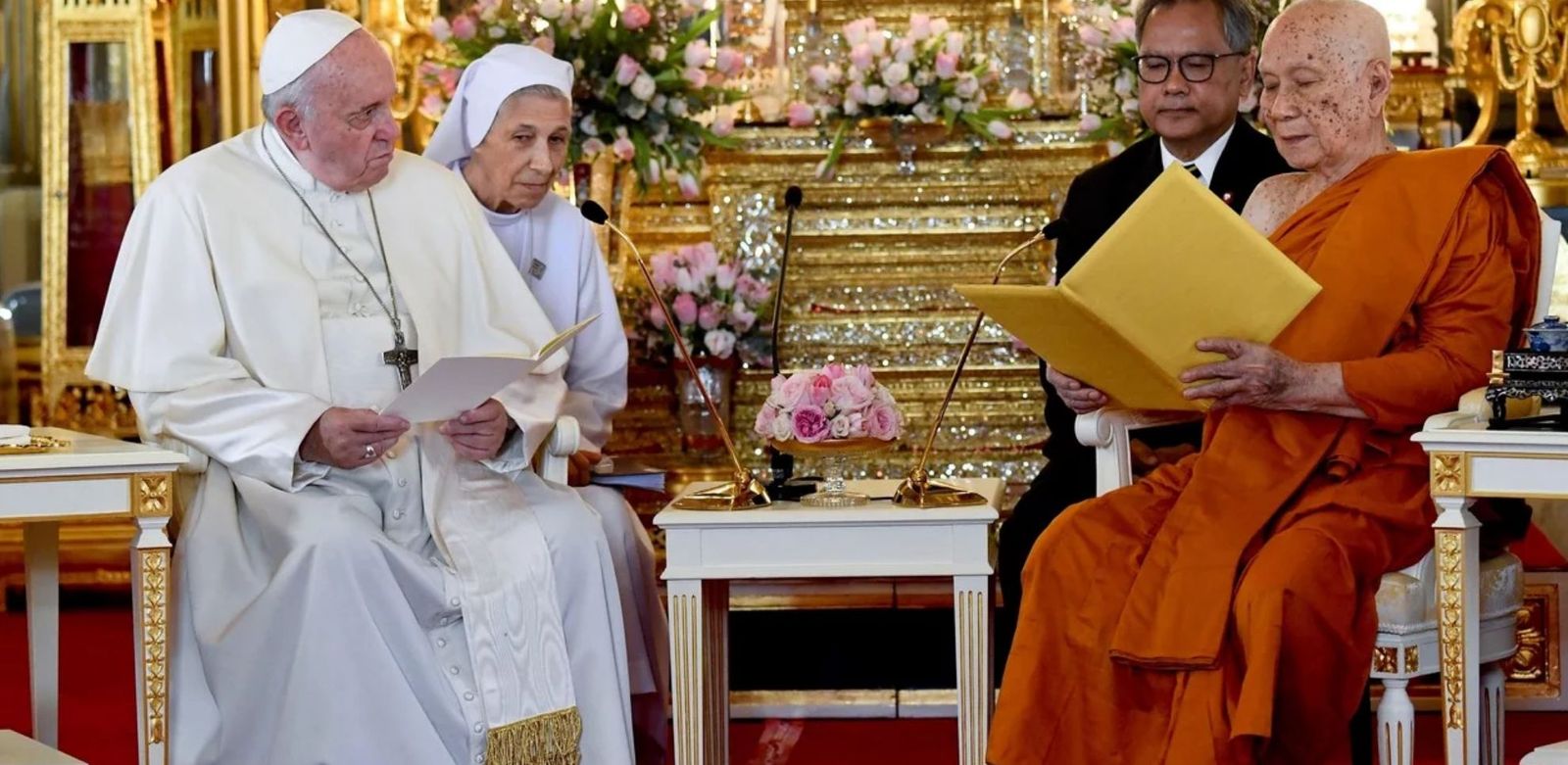 Francisco na Tailândia com o Patriarca Supremo Somdet Phra Maha Munivong