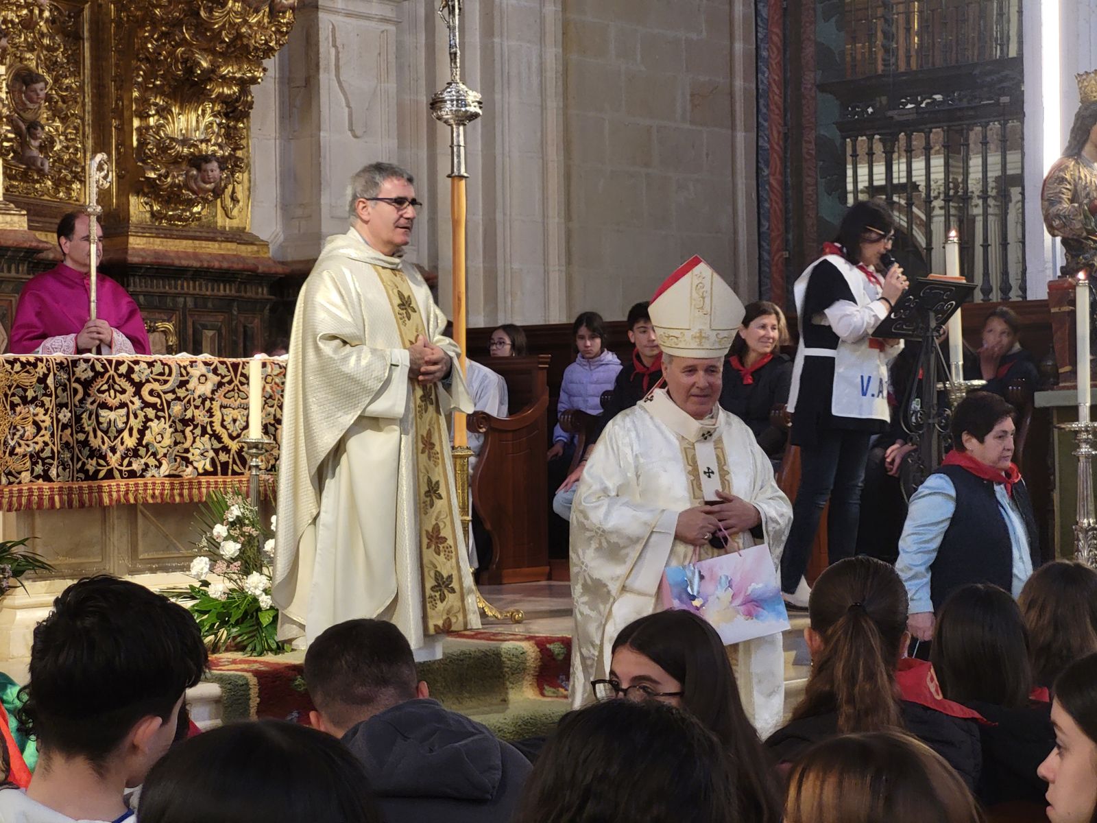 Monseñor Iceta: “Después de comulgar nunca debemos olvidar esas cuatro palabras: gracias, perdón, ayuda y Te amo”