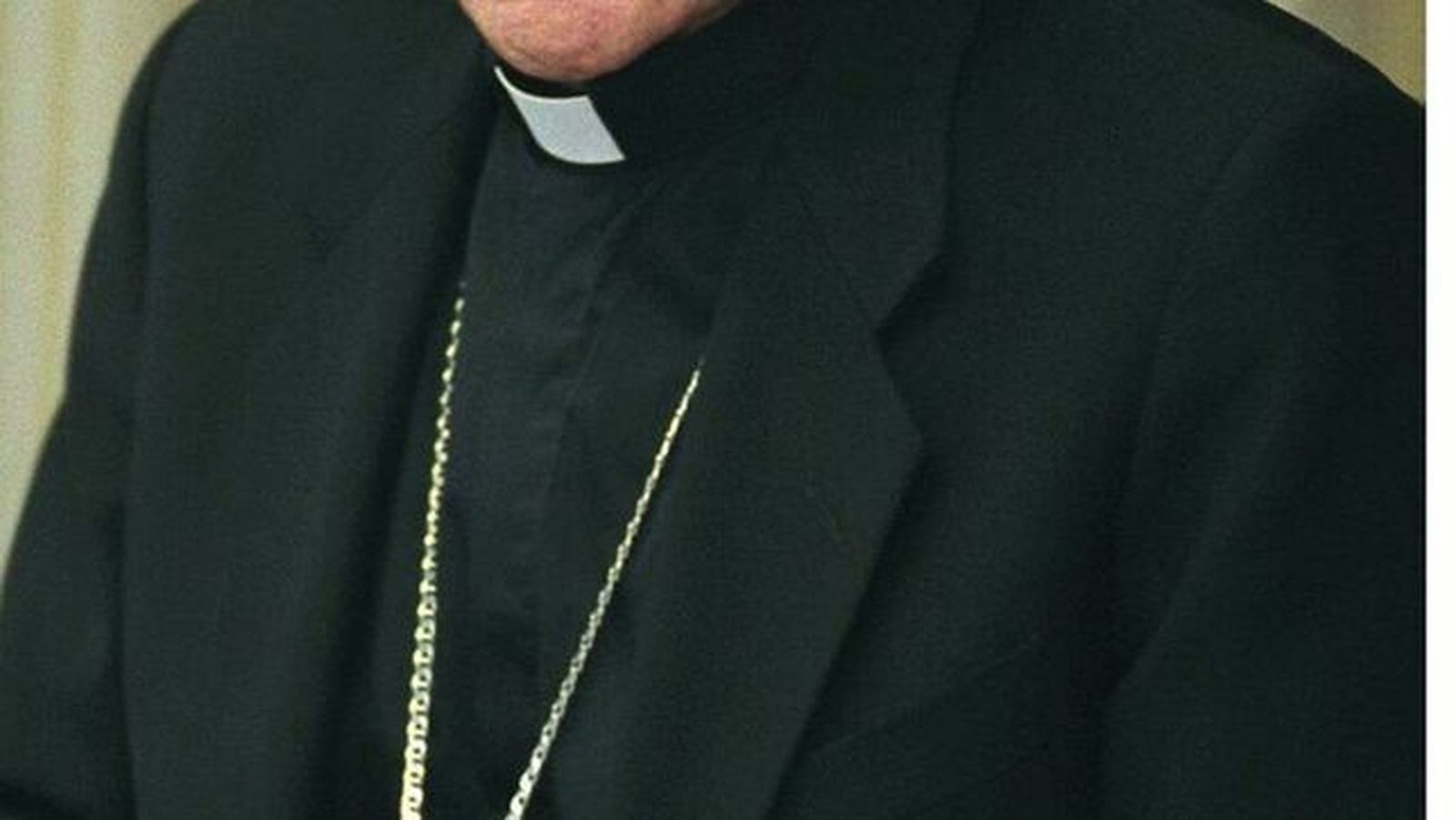 El cura detenido contactó con la menor a través de la red