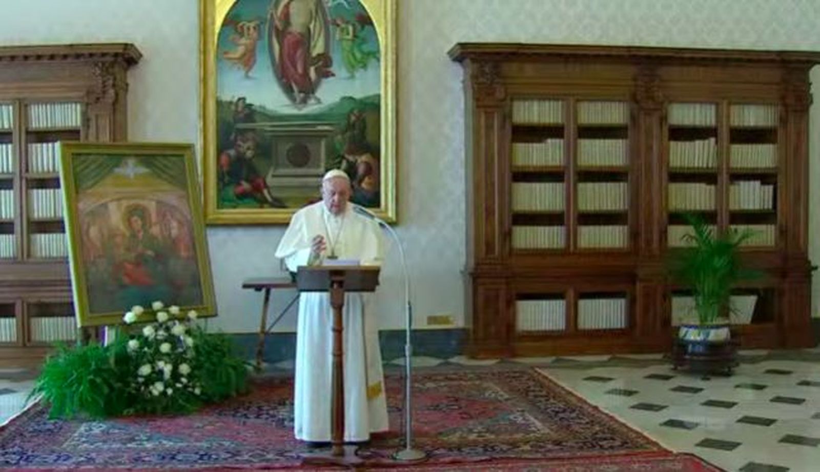 Francisco rezó el Angelus desde el Palacio Apostólico