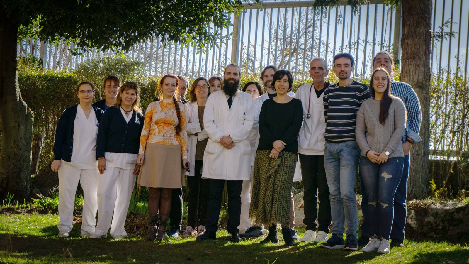 Enrique Bermúdez con el equipo terapéutico multidisciplinar