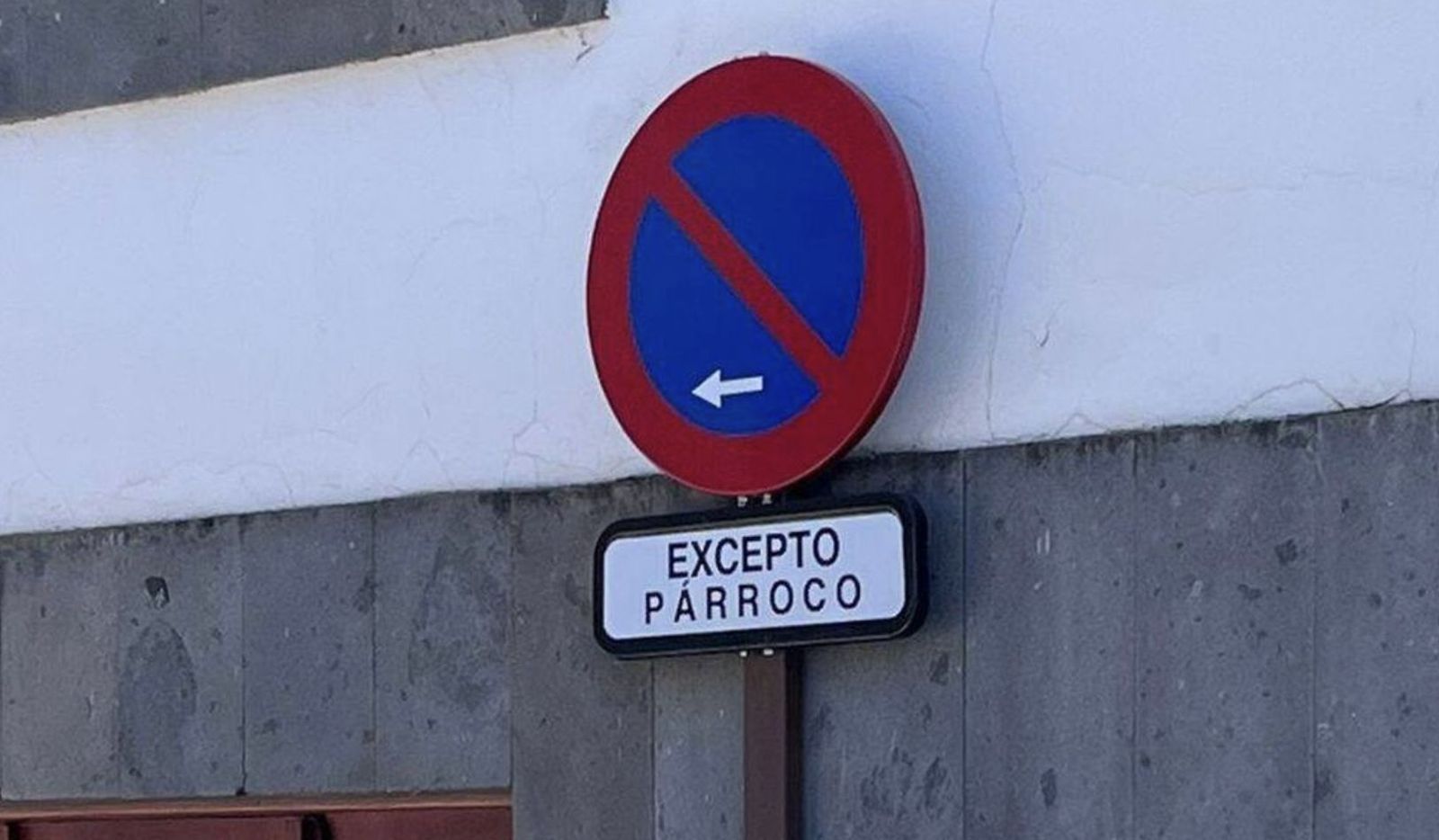 Aparcados en la Iglesia