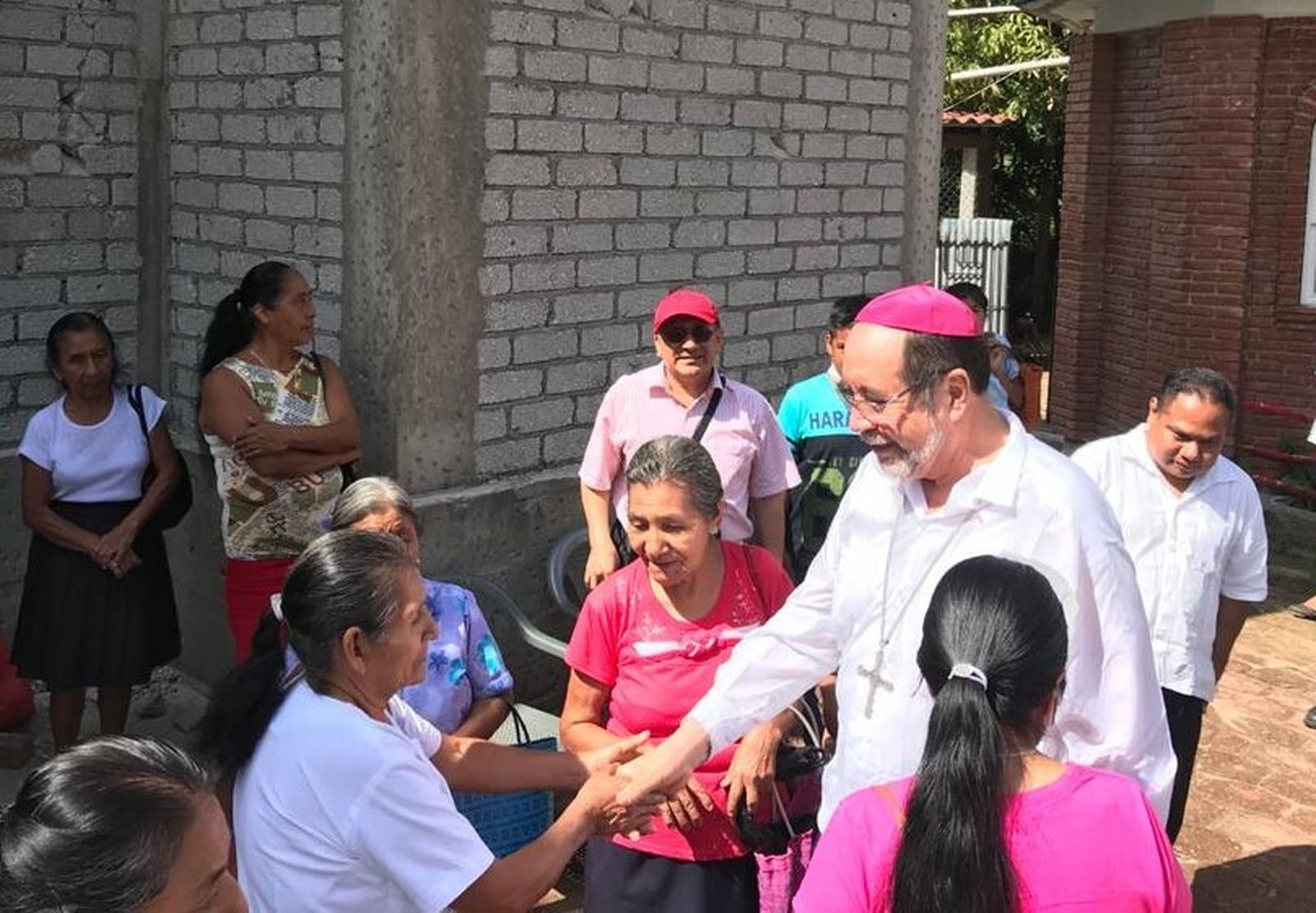 Mons. Colín Cruz. Acompañar al pueblo de Dios.