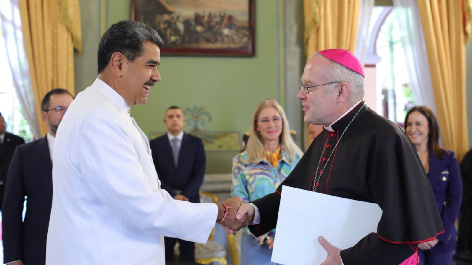 El nuncio Ortega presenta sus credenciales a Nicolás Maduro