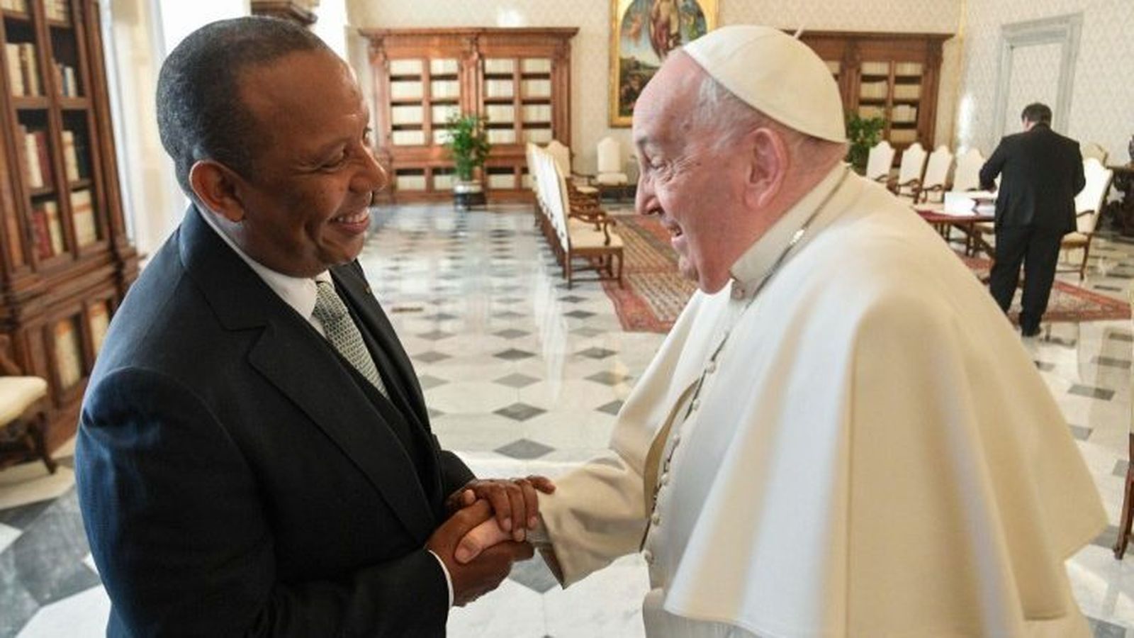 Francisco y el primer ministro de Santo Tomé y Príncipe, Émery Trovoada