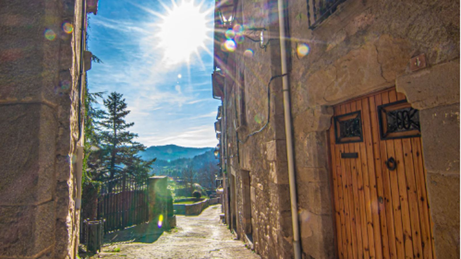 La rectoría de Alpens es el primer edificio en el que el proyecto Rectories Vives estudia transformar patrimonio eclesiástico en desuso en viviendas asequibles.