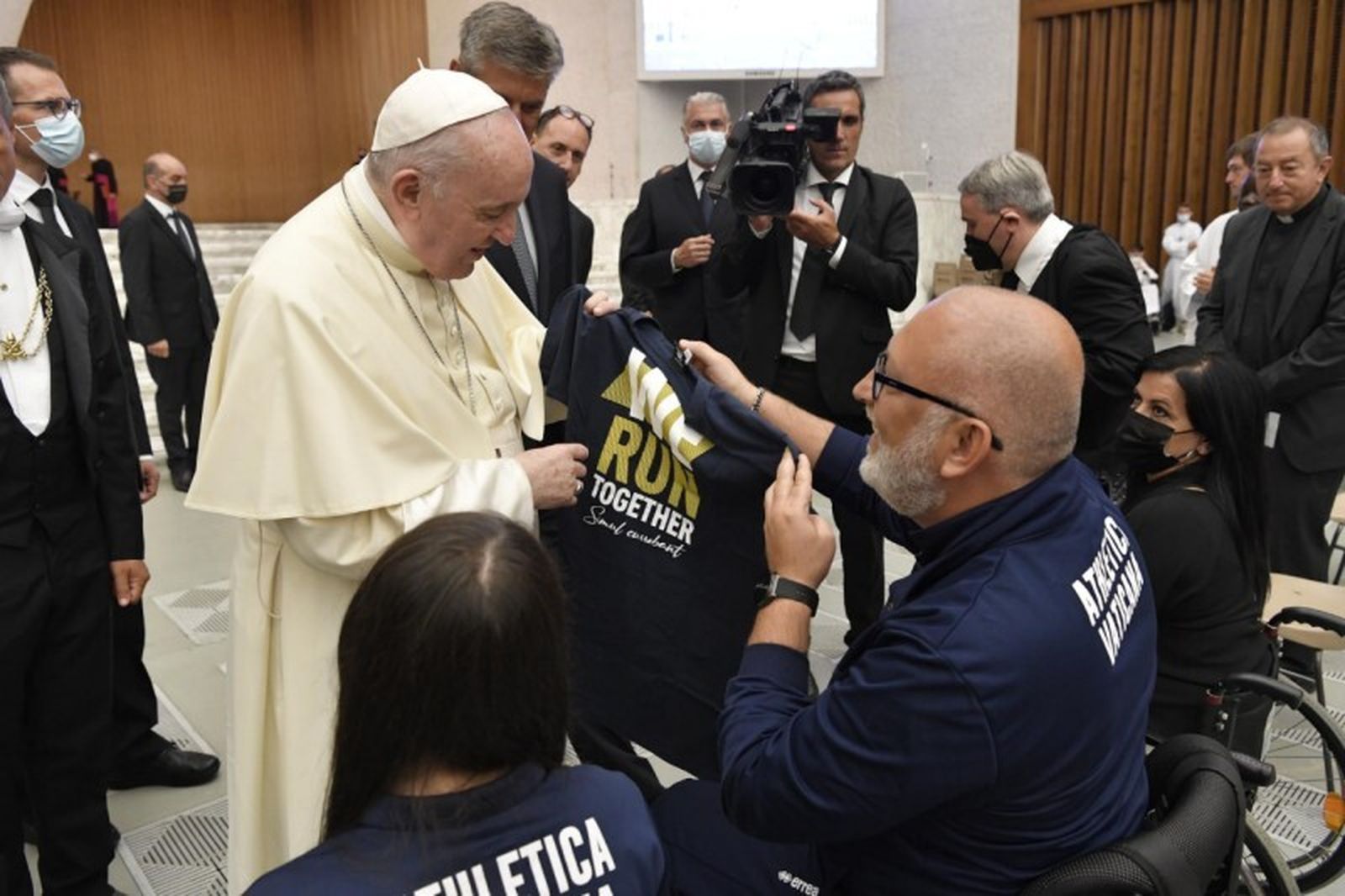 Francisco, con la Paralímpica Vaticana