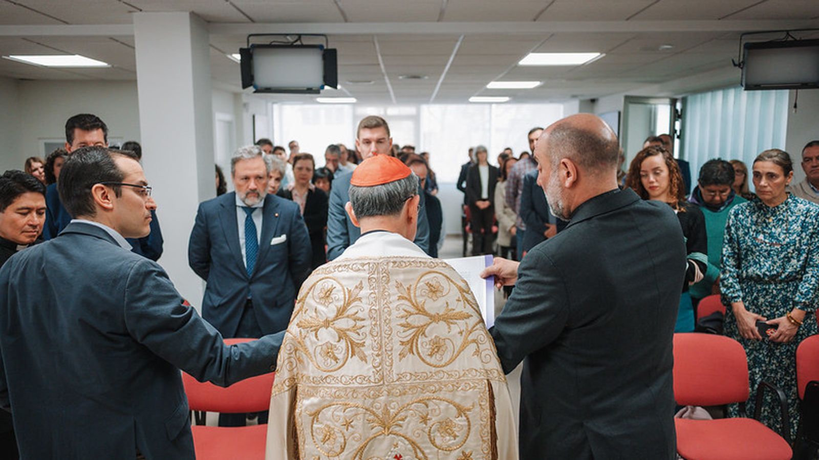 Tagle bendice la nueva sede de OMP España