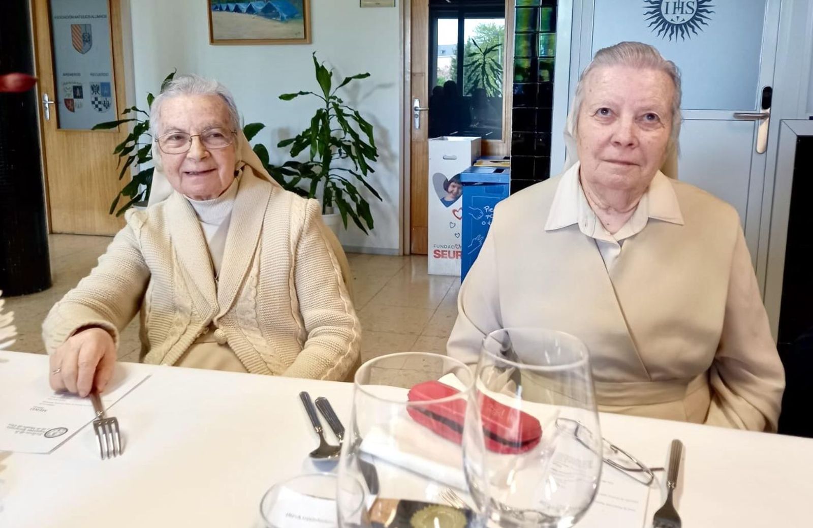 Sor María del Valle y Sor Conchi