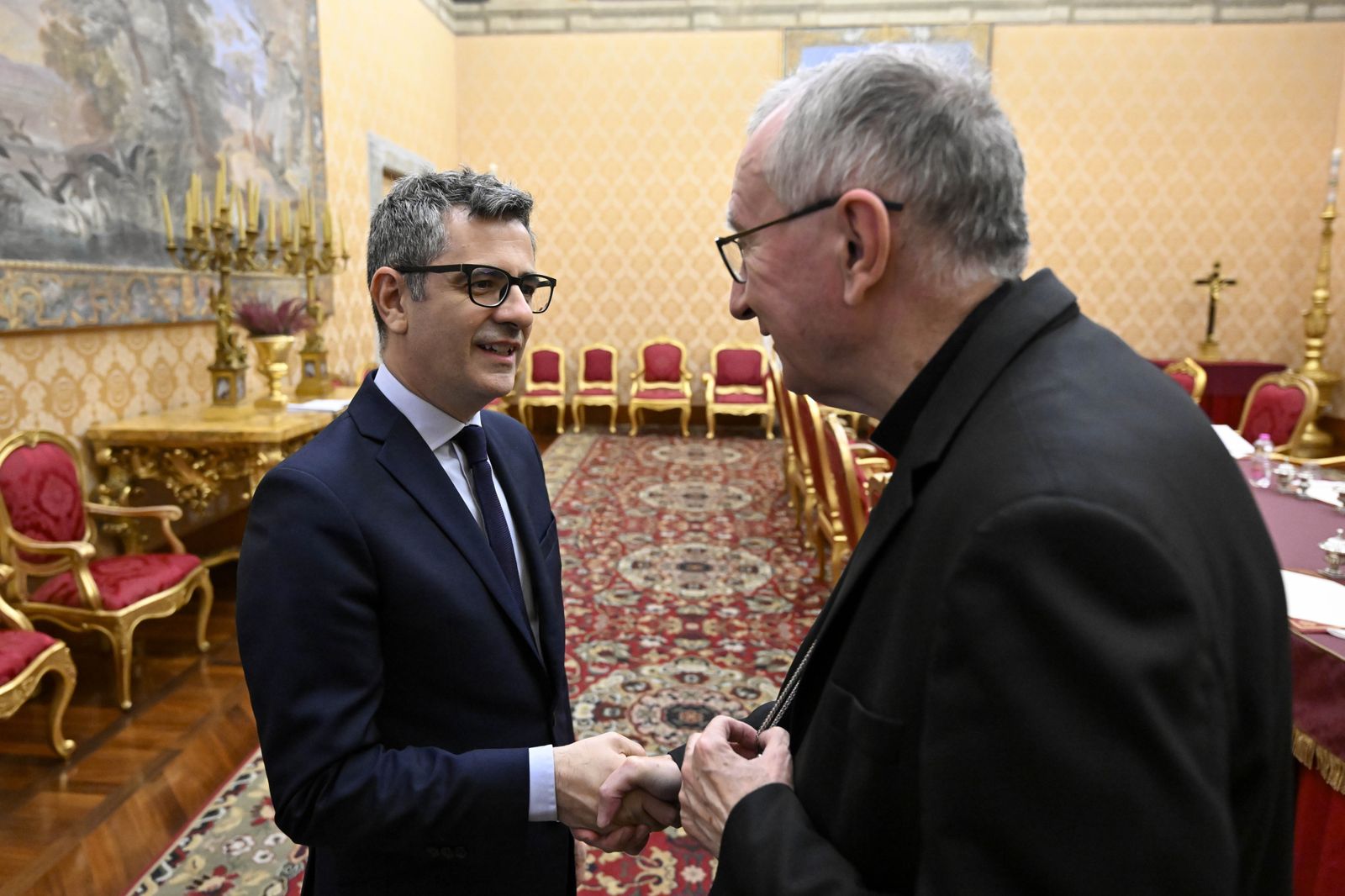 Parolin, con Bolaños, durante la reunión del 25 de febrero