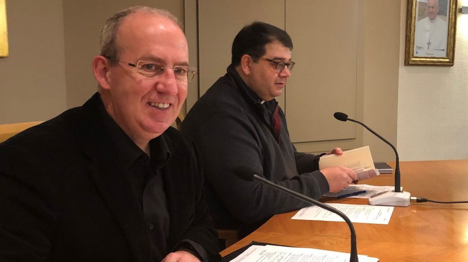 Antonio Bellella, nuevo director del Instituto de Vida Religiosa, junto a Carlos Martínez Oliveras