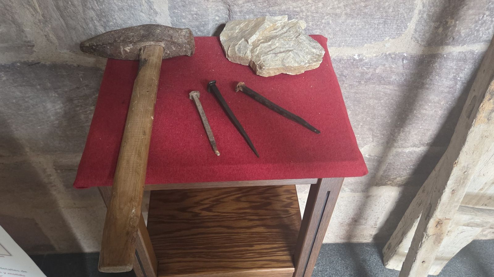 Los deleznables clavos