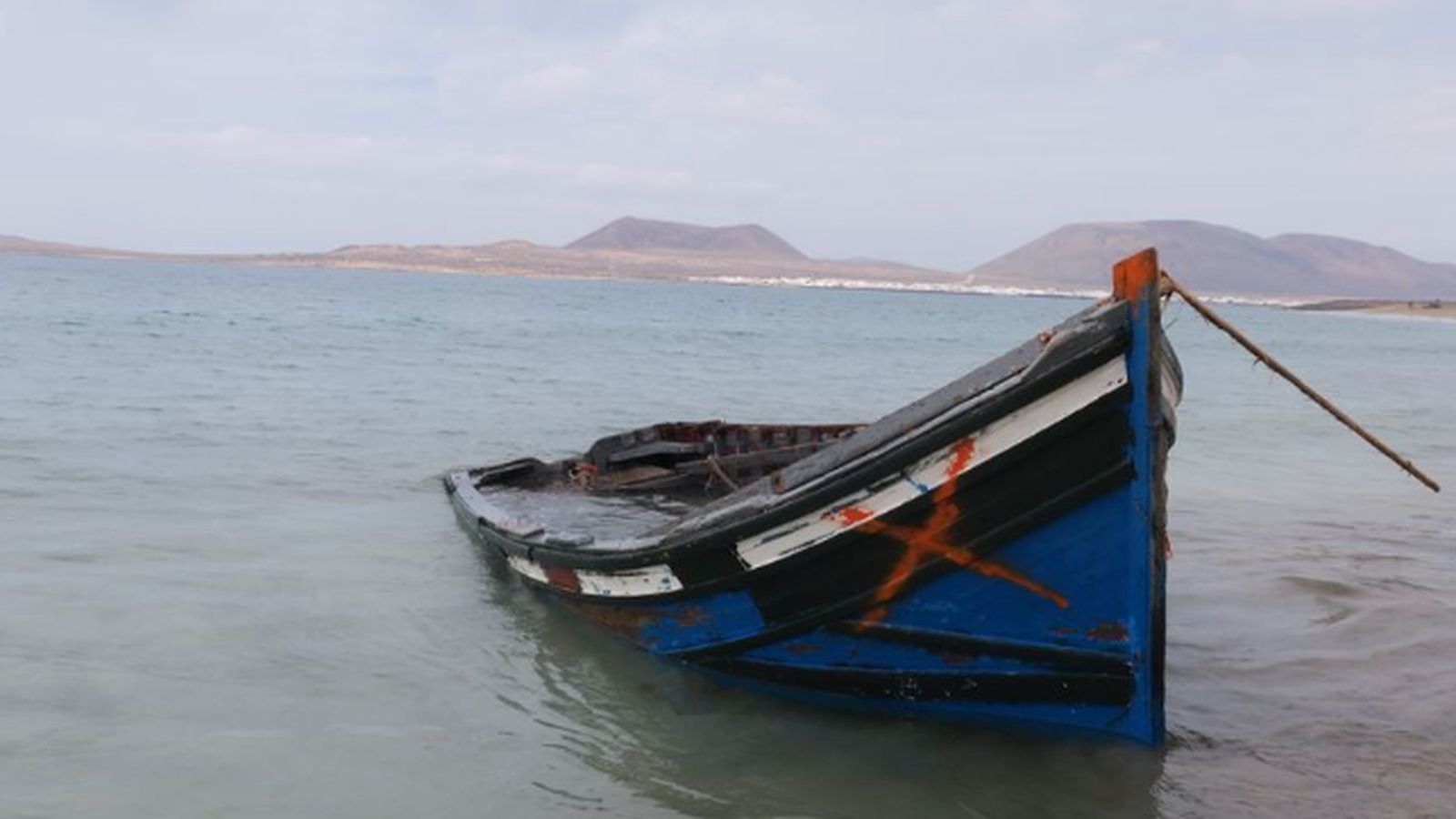 Según Chapa, "para muchos migrantes, el mar ha sido el camino hacia una vida mejor. Es una imagen que no es ajena a nuestra propia historia y a la de muchas familias".