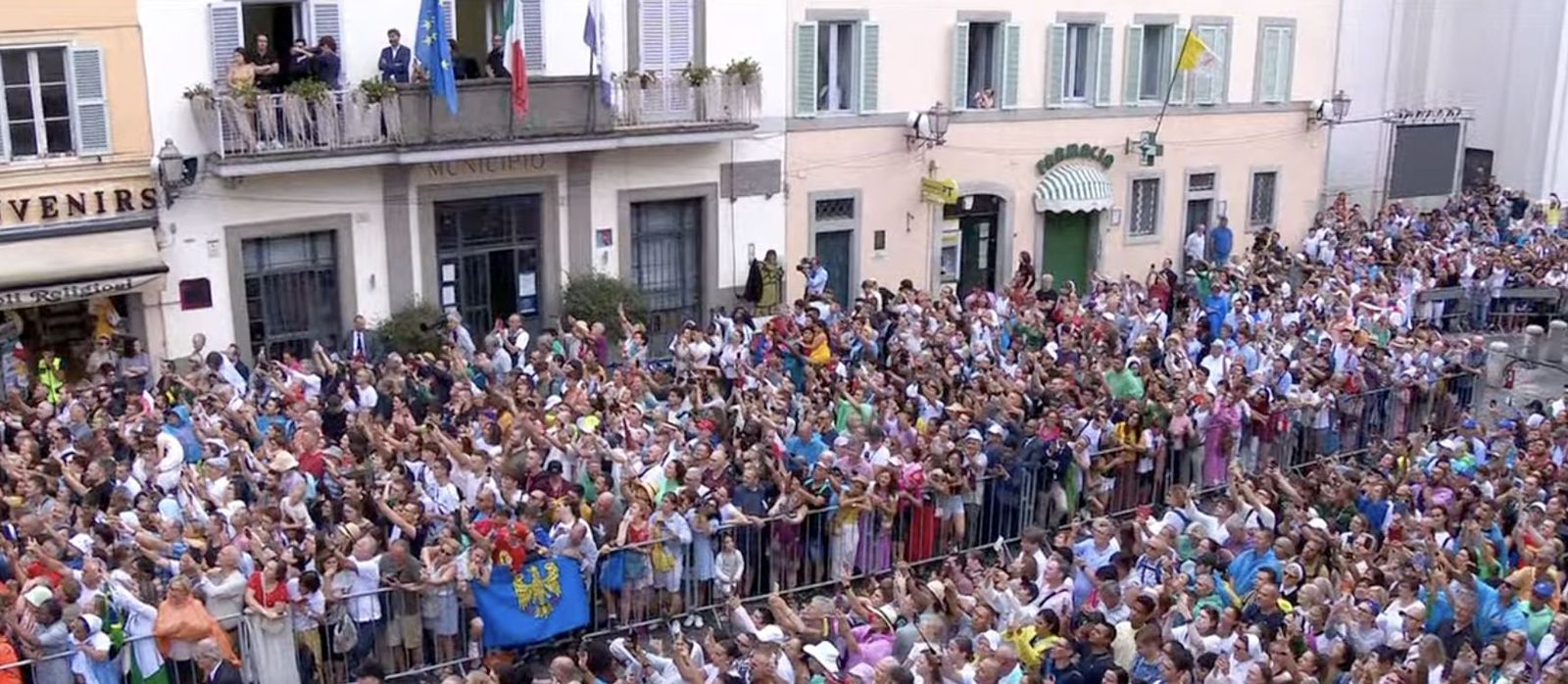 Fieles en Castel Gandolfo